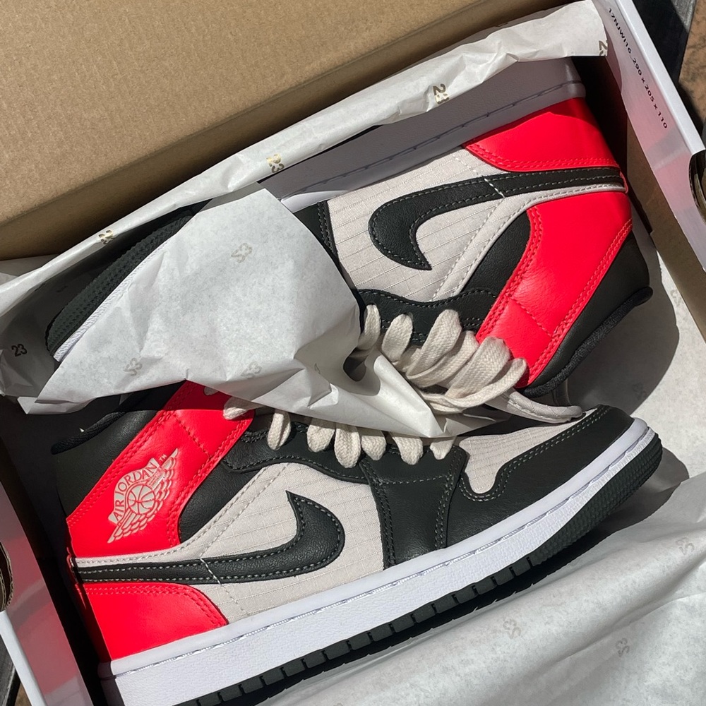 Women’s Nike Air Jordan 1 Mid SE in LT OREOWOOD BRN/NEWSPRINT